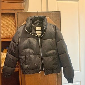 Abercrombie & Fitch black puffer cropped jacket. Small oversized. Never worn.